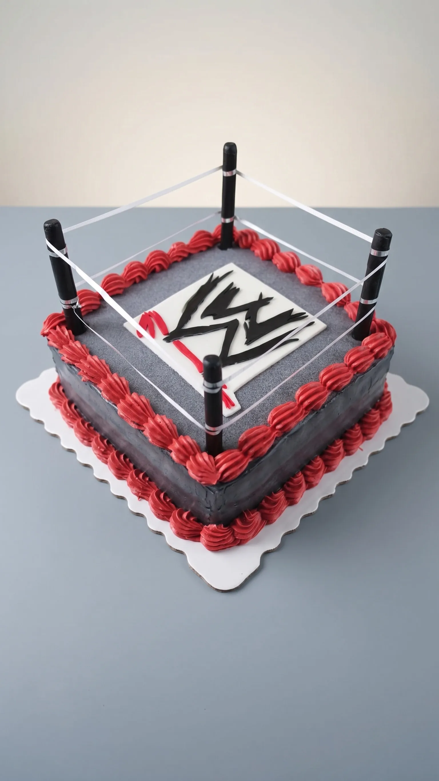 Pastel temático de ring de lucha libre hecho por DULUZ